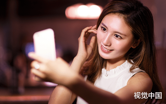 相亲遇“清纯女”，男子掏空家底给38万彩礼，婚期前三天发现未婚妻是KTV公主，退婚遭拒后他做出了疯狂