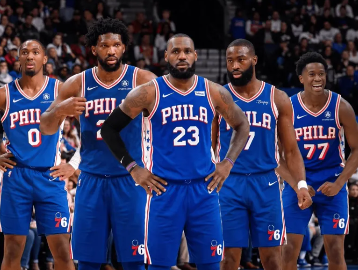 前NBA球员查理-维拉纽瓦在播客节目中表示：单论天赋，这支76人是勒布朗-詹姆斯