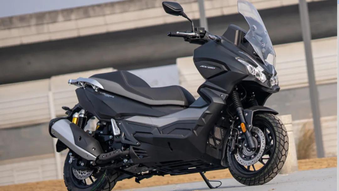 通勤嫌它大，摩旅嫌它弱？大阳V锐250ADV正站在争议风暴中心！