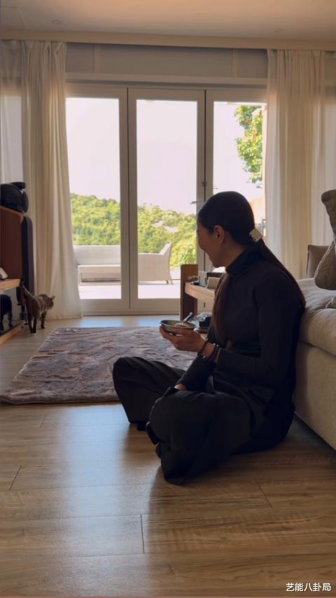 50岁女星千万洋房曝光！嫁狼性高管，丁克12年活成赢家，打脸