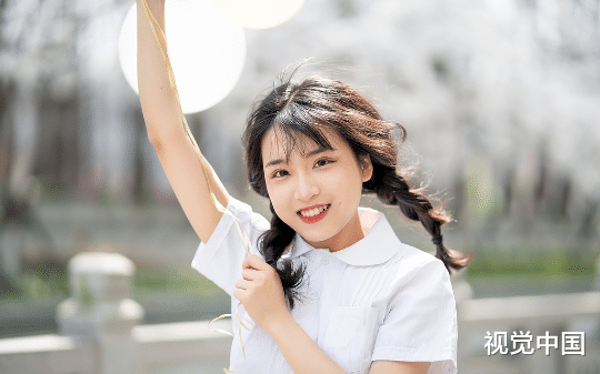 只因妻子长得像他初恋，我帮扶了 20 年的发小，竟在车库对我痛下杀手