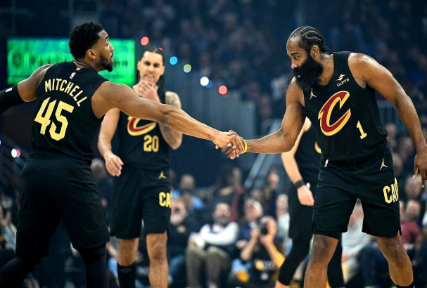 怎么外区人一说就是骑士没锋线

是不是最近听骑士球迷说三后卫四后卫多了，以为骑士