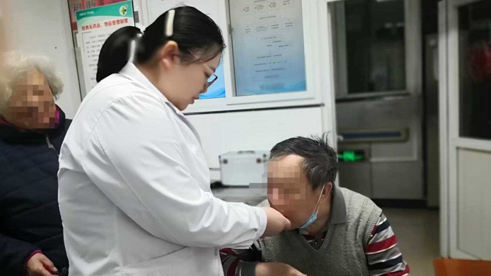 永乐社区卫生服务站暖心救助！守护慢病老人安全