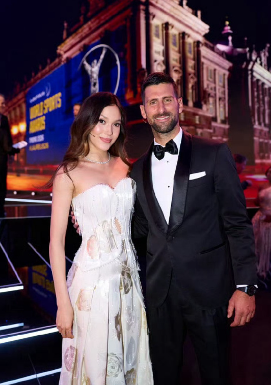 4月21日谷爱凌更新个人账号，晒出众多合照，并配文：今晚在劳伦斯世界体育奖的盛典