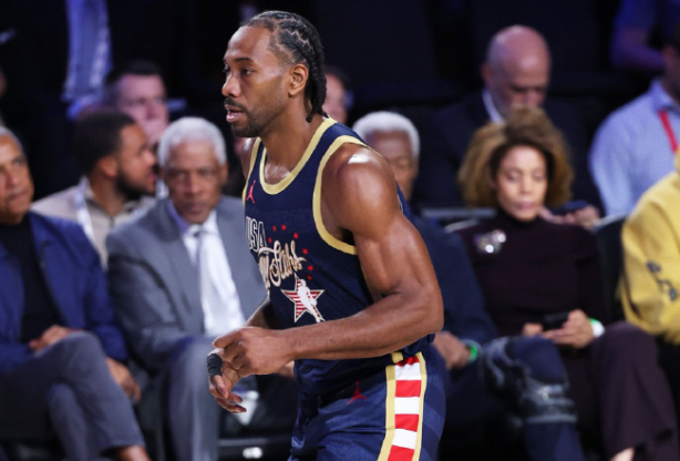 美国条纹队48-45击败世界队！莱昂纳德拿下31分、贡献绝杀球！这一场莱昂纳德1