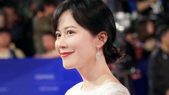 俞飞鸿55岁未婚谈需求，活出人间清醒状态