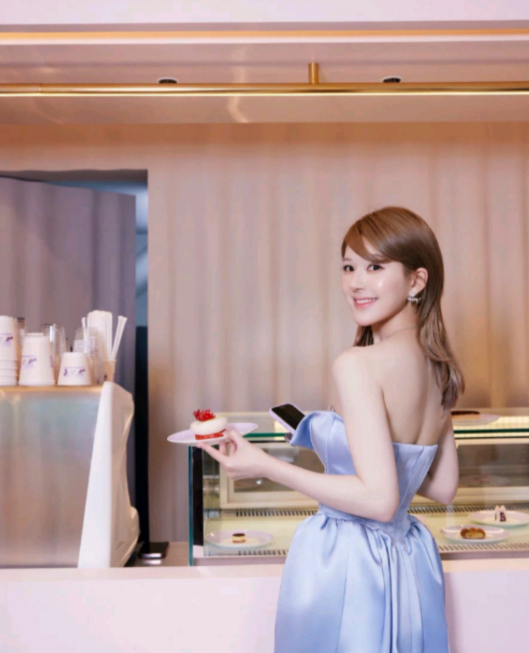 世上只有一种英雄主义，就是在认清生活真相之后依然热爱生活