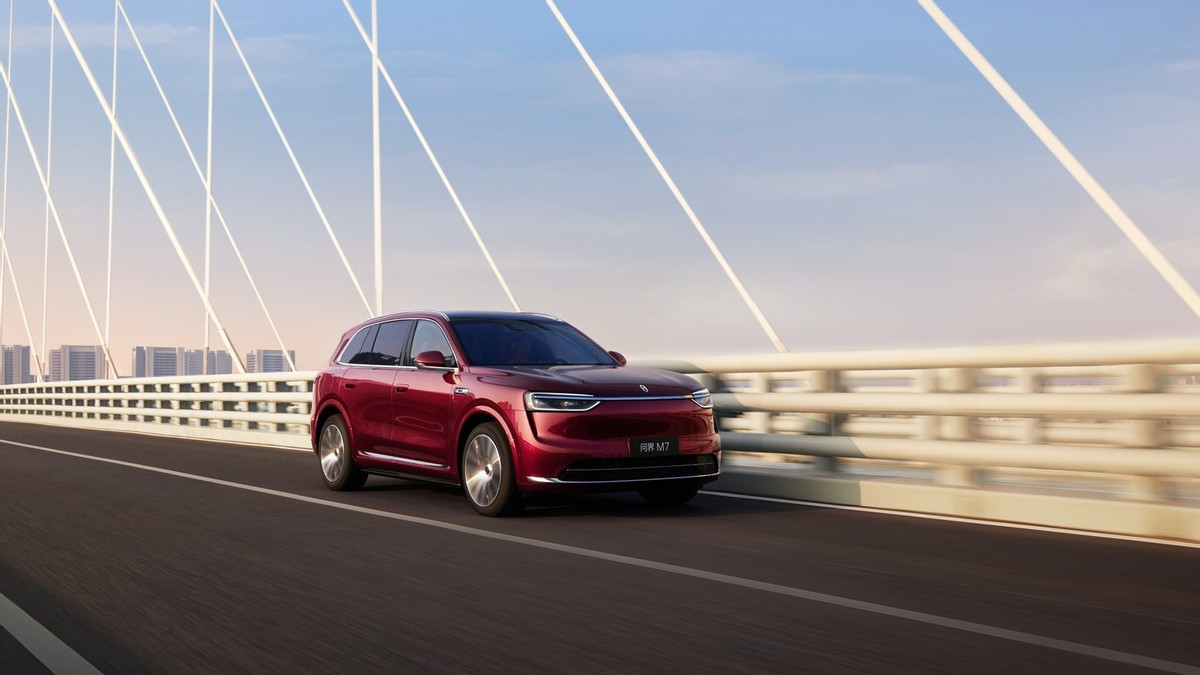 问界M7增程长续航版上市，续航提升至1690公里