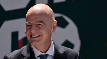 瑞士点杀哥伦比亚晋级，下轮战阿根廷，给国际足联主席因凡蒂诺出了一道难题。一边是自