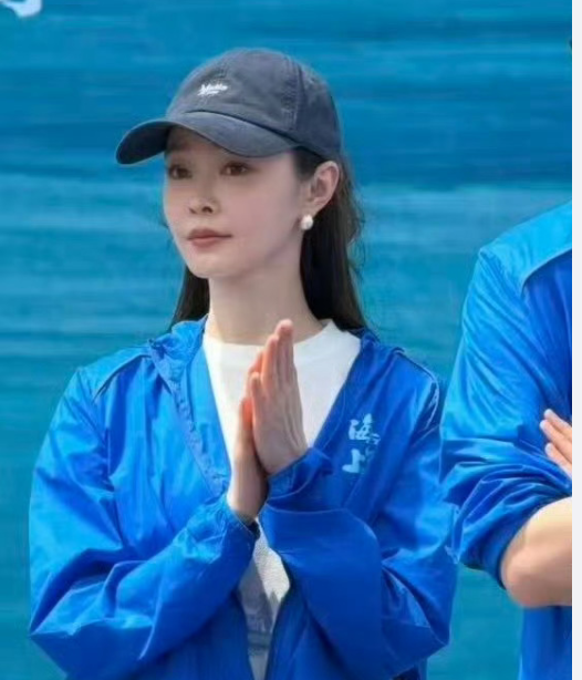 去拥抱另一个灵魂的悲欢吧
愿剧组的日子像你演绎的戏一样，充实且精彩，期待你带着鲜
