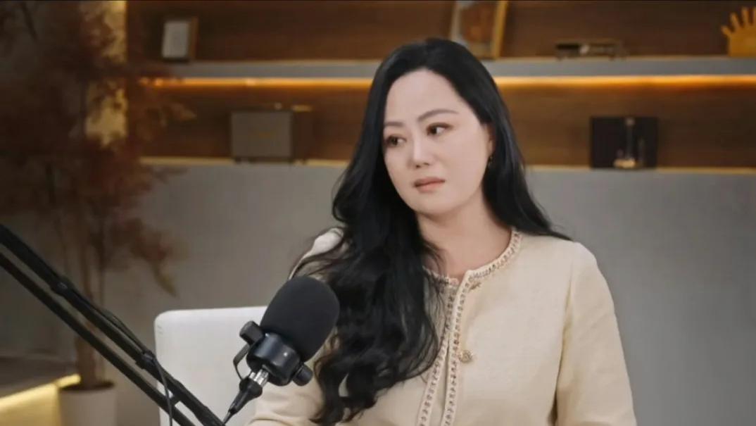 香港“拜金女星”罕谈前夫，后悔因恋爱脑嫁错郎，被剥夺子女探视权崩溃痛哭