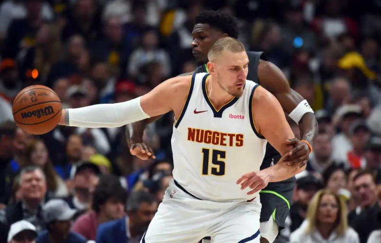 掘金真的是给你机会自己不中用！
掘金惨败给了森林狼，本场比赛，森林狼队的爱德华兹