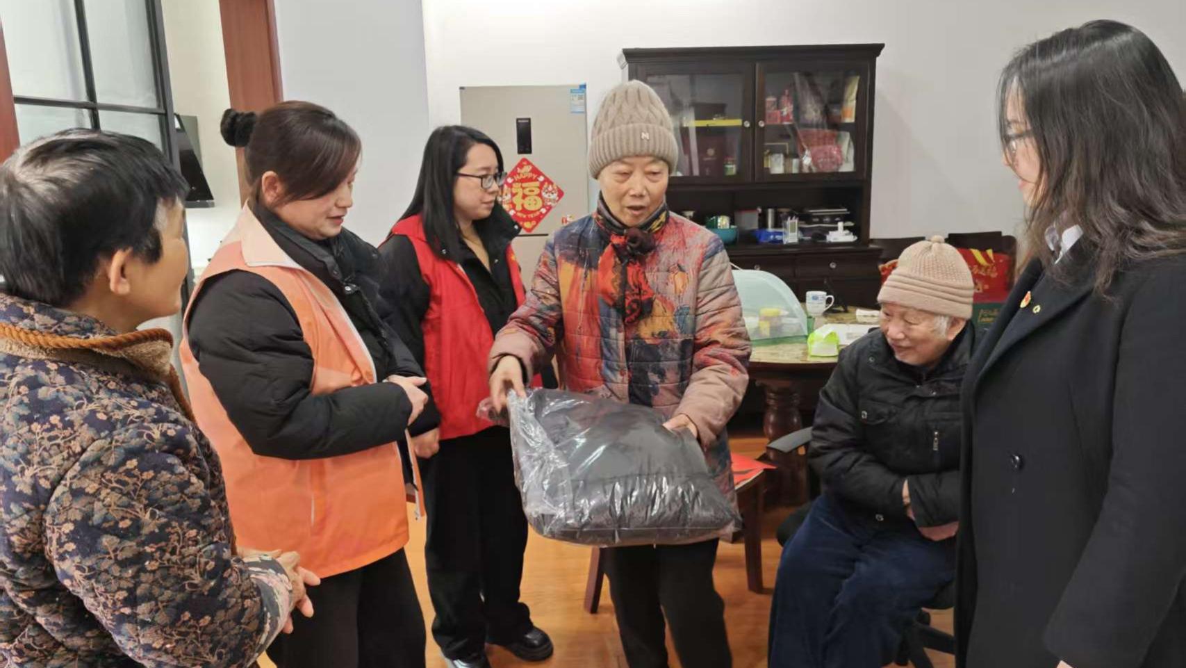 甬商平台承办“公益送暖·福进万家”新春活动