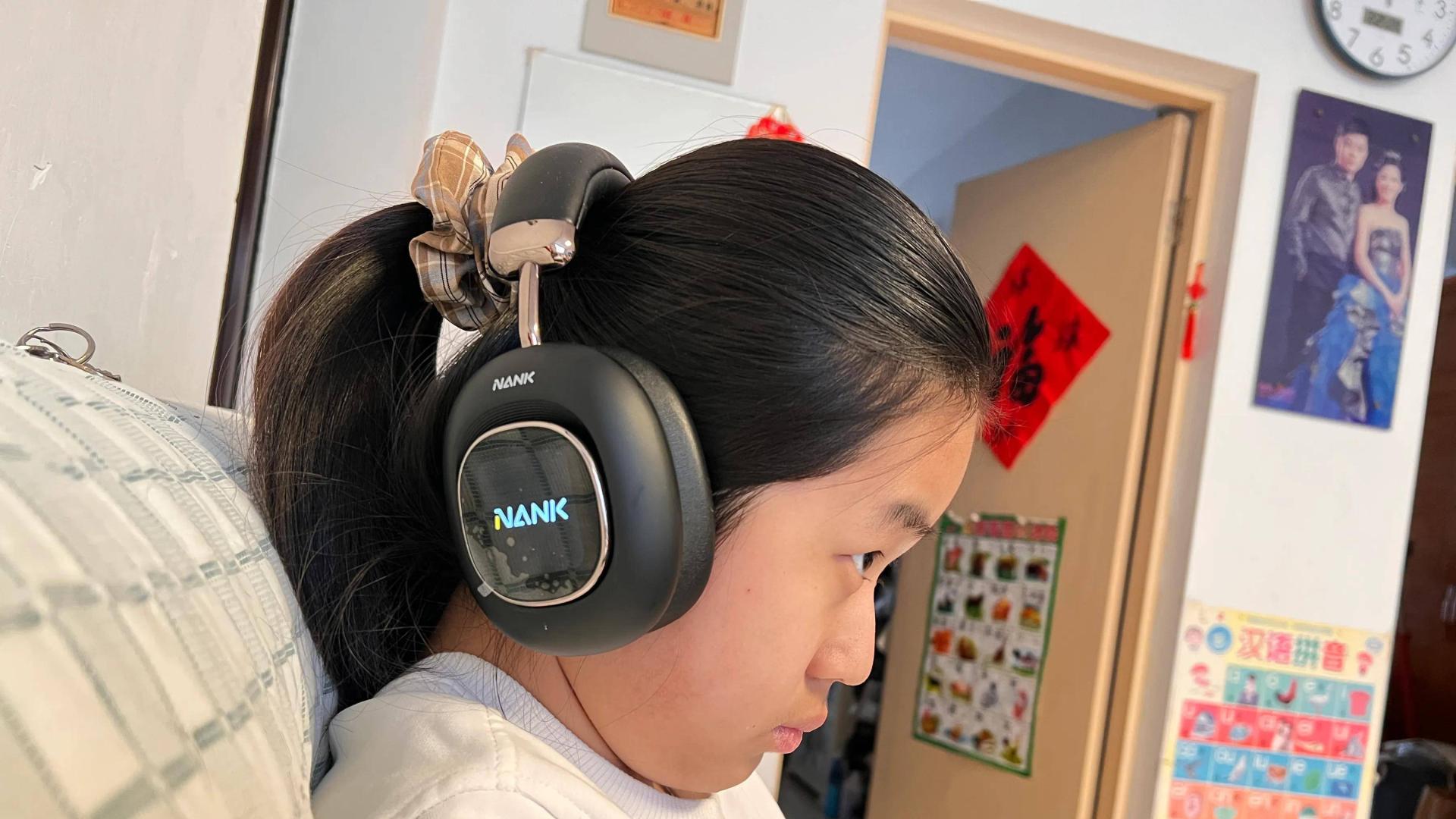 灵动屏、AI智能、HiFi音质：体验头戴式耳机南卡Show