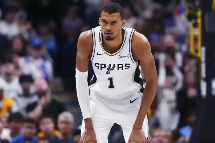 打掘金为什么文班亚马要上啊？

文班亚马已经拿到一阵的评选资格了，为什么不休息准