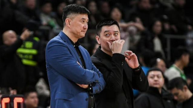 杨鸣力挺杜锋：4个月前他还是全运会冠军 达不到球迷预期马上喊下课