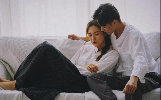 我将女儿的骨灰洒进下水道，怎么老公悔疯了