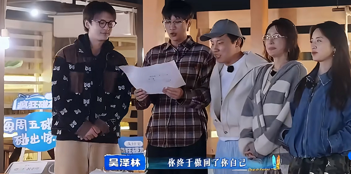 5月23日凌晨，演员王鹤棣发文回应《亲爱的客栈2026》收官期争议，一句“当时以