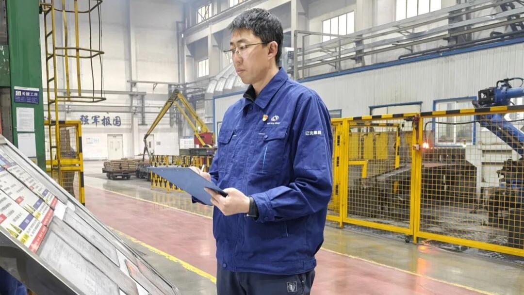 追逐榜样之光  汲取榜样力量