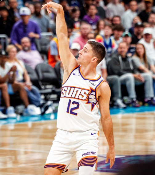 坚决反对送走鸡皮换锋线！

鸡皮这赛季的表现有目共睹，不能因为所谓的适配问题就送