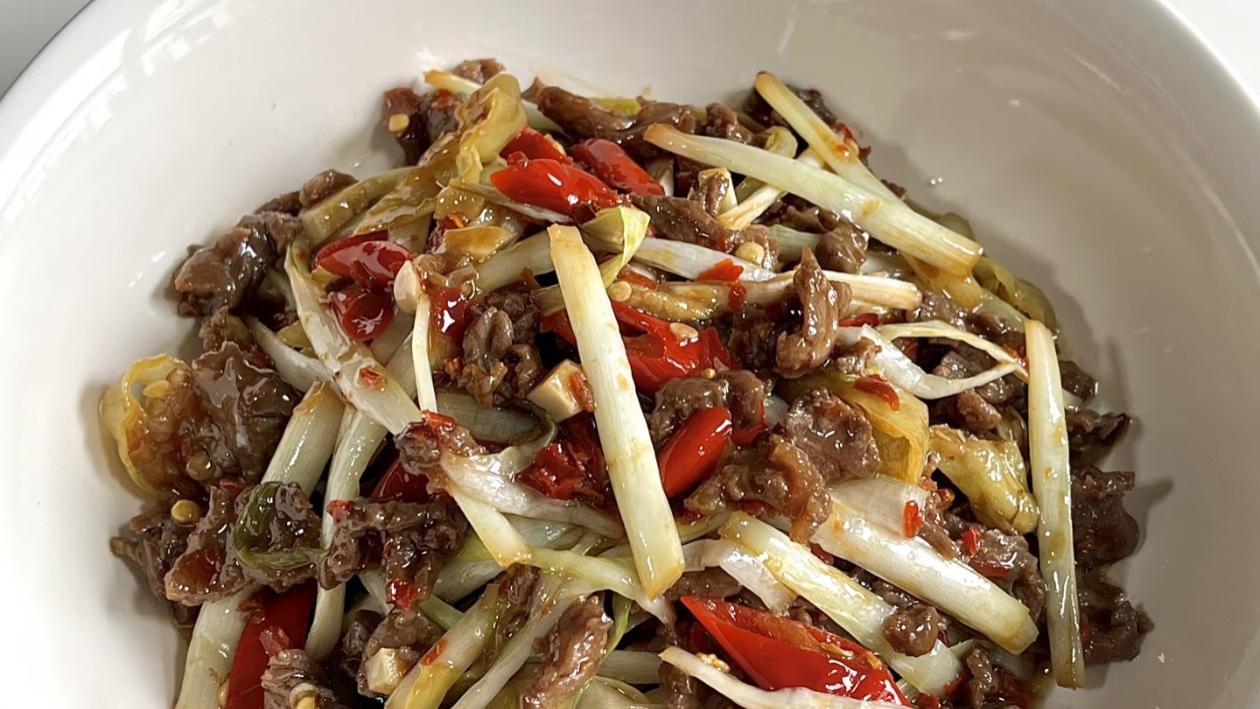酸辣开胃的韭黄泡椒炒牛肉，一口就下饭