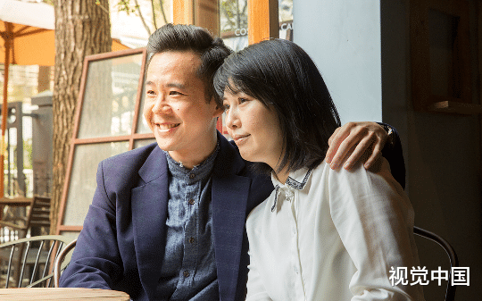 爸爸装穷被发现后，我给妈妈找了新老公，没几天他却捧着家产求妈妈回心转意