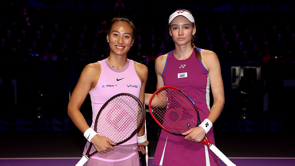 复出两连胜！郑钦文苦战晋级将战莱巴金娜！巅峰对决今天上演！