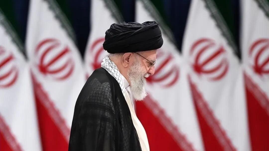 86岁哈梅刚死，伊朗突然迎来救兵，中国使领馆表态，多国已选边站