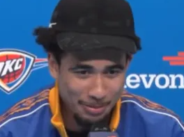 雷霆以127-121击败掘金。赛后麦凯恩接受了采访，谈到了本场比赛。
麦凯恩表示