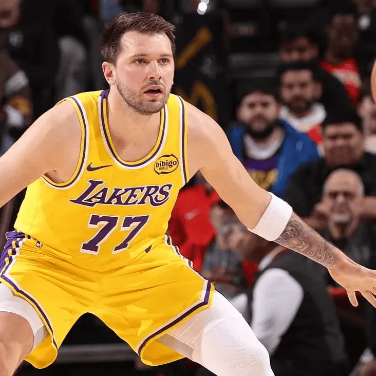 NBA常规赛湖人客场对阵火箭的比赛已经结束。全场战罢，湖人以124-116战胜火