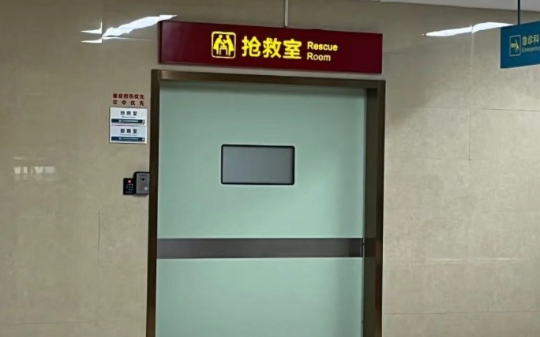 老公护着撞人的助理，却不知道被撞的是他亲妈