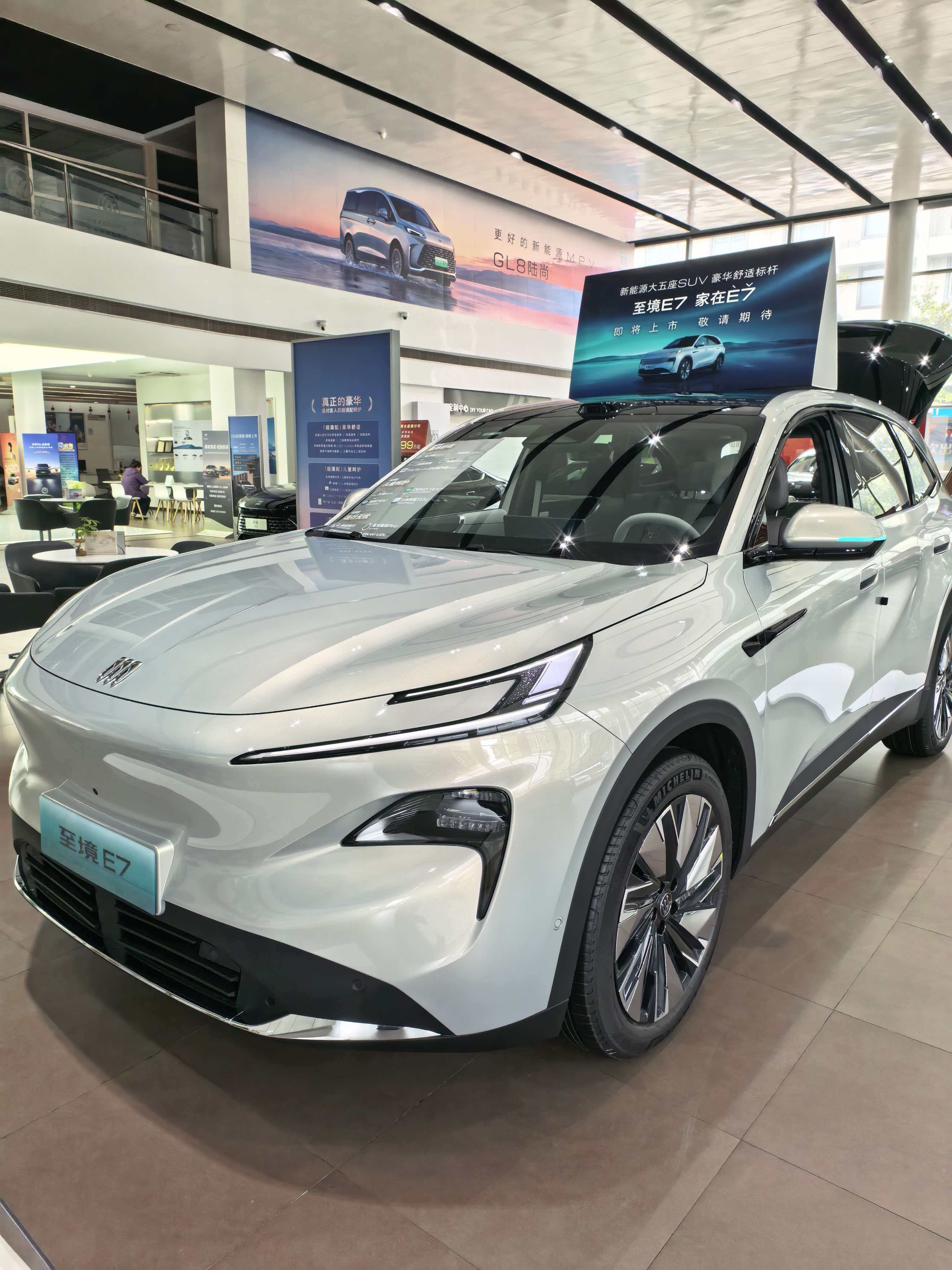 这款别克至境E7尽管还没上市，但是已经可以体验了。外观设计与别克任何一款SUV都