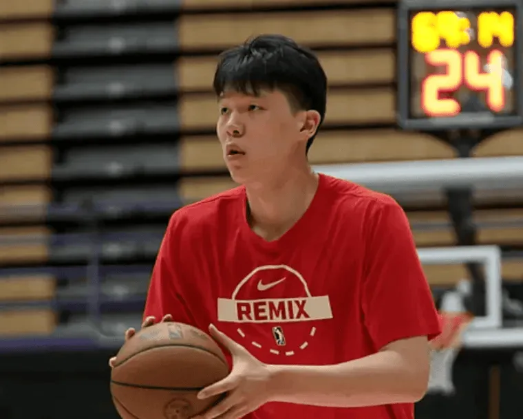 撕裂之城混音队对阵猛龙905队的第四节打的真不错啊

防守判断和站位基本上都是正