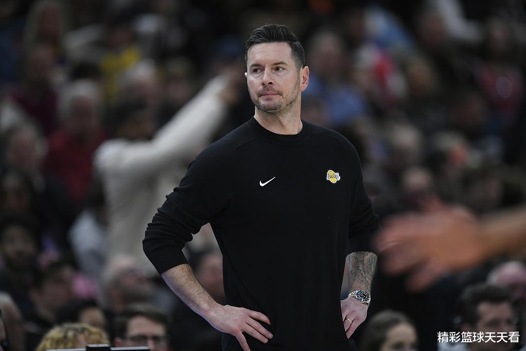 “湖人明天大概率选择轮休主力，战略性放弃与火箭的二番战，然后全力打热火，毕竟打热