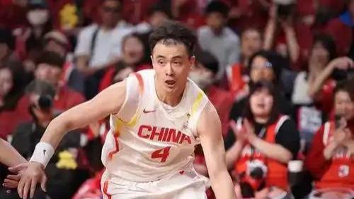 中国两场比赛球员数据，胡金秋得分王，张镇麟太意外，谁该退出？