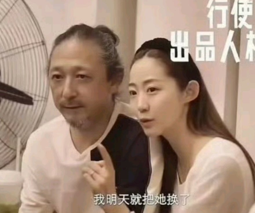万千惠问三宝，自己演出团队的成员漂不漂亮，如果三宝觉得漂亮，自己就行使出品人权利