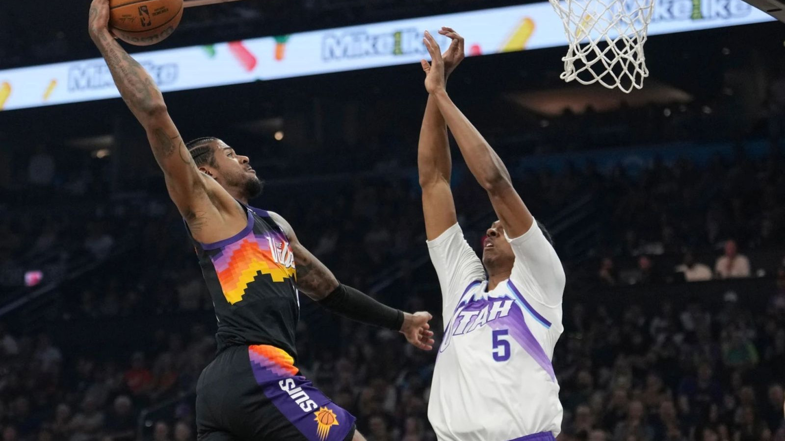 突发！太阳队遭晴天霹雳，杰伦-格林首节伤退，旧伤复发疑云让季后赛悬了！