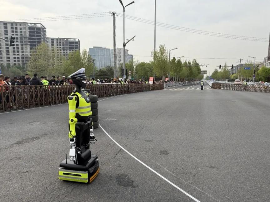 警号JQR001，正式上岗！