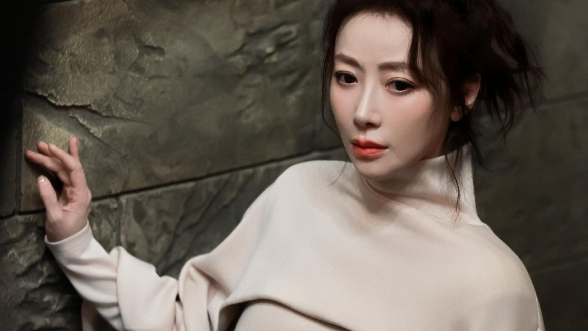 陈紫函红唇微启那一刻，你会懂成熟女人的魅力有多致命