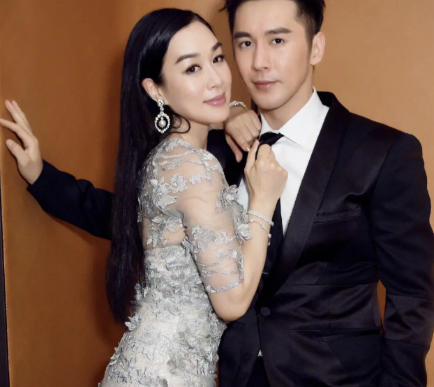 张伦硕和钟丽缇的恋爱关系被曝光后也是备受争议
如今的钟丽缇依旧是走在了时尚的前沿