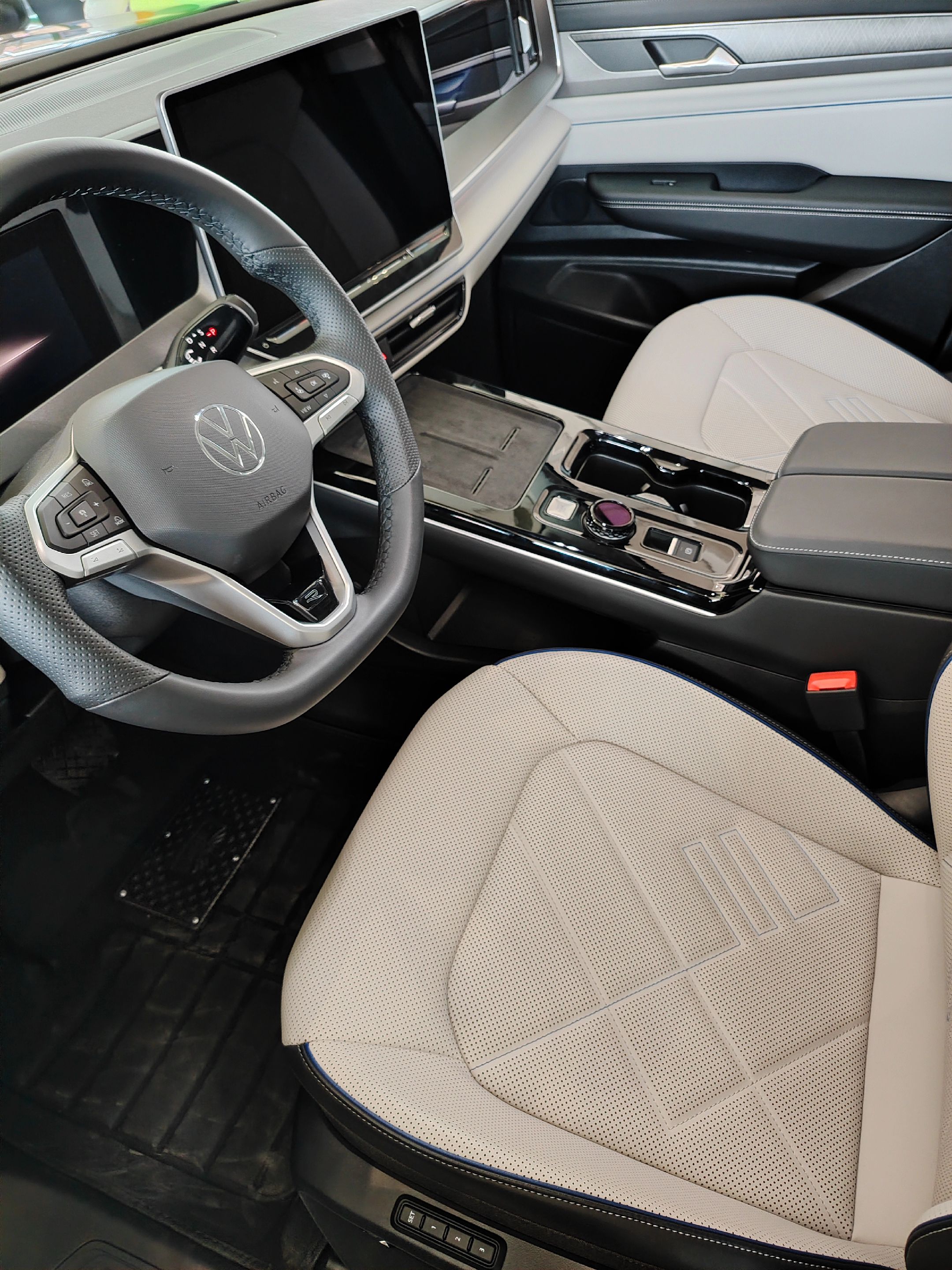 想要真正读懂一汽-大众全新揽巡的魅力，到店试驾是最佳方式。当驾驶这款外观全面进阶