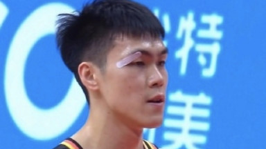 庞峥麟11分首秀炸裂，中国男篮大胜台北搭上12强赛末班车