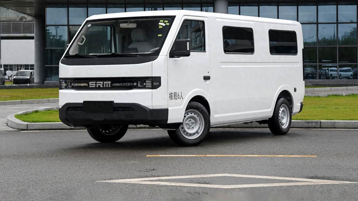 国产又一方盒子车，外观复古硬朗，侧滑门，6/9座都有，续航415km
