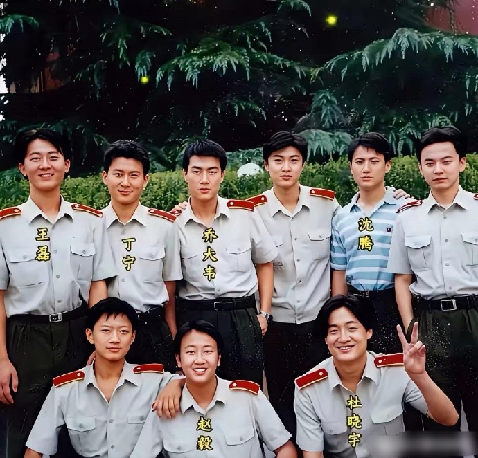 看了沈腾与同学的合影，沈腾年轻时候是真的帅！ ​​​
