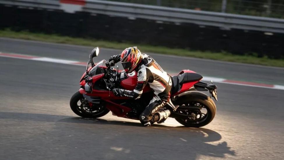 细腻稳定的中大排四缸仿赛：2026款赛600竞技版试驾解析