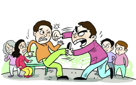 一句玩笑话，多年的邻居互殴报警，法庭判赔 1.8 万！钱到账时，多年情分成了陌生人。