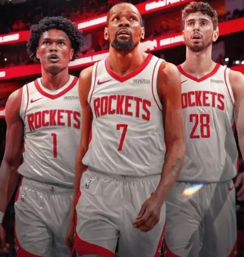 火箭今年真让人看不懂。
场均篮板49.3，全联盟第一，尤其前场篮板抢的特别好，以