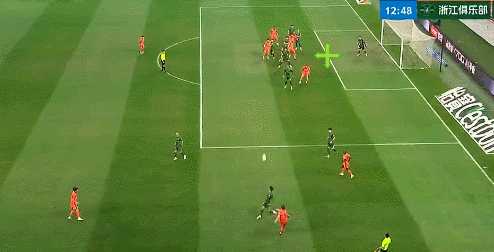 意外！青岛海牛居然率先进球，浙江队落后了。
中超第三轮青岛海牛主场迎战浙江队的比