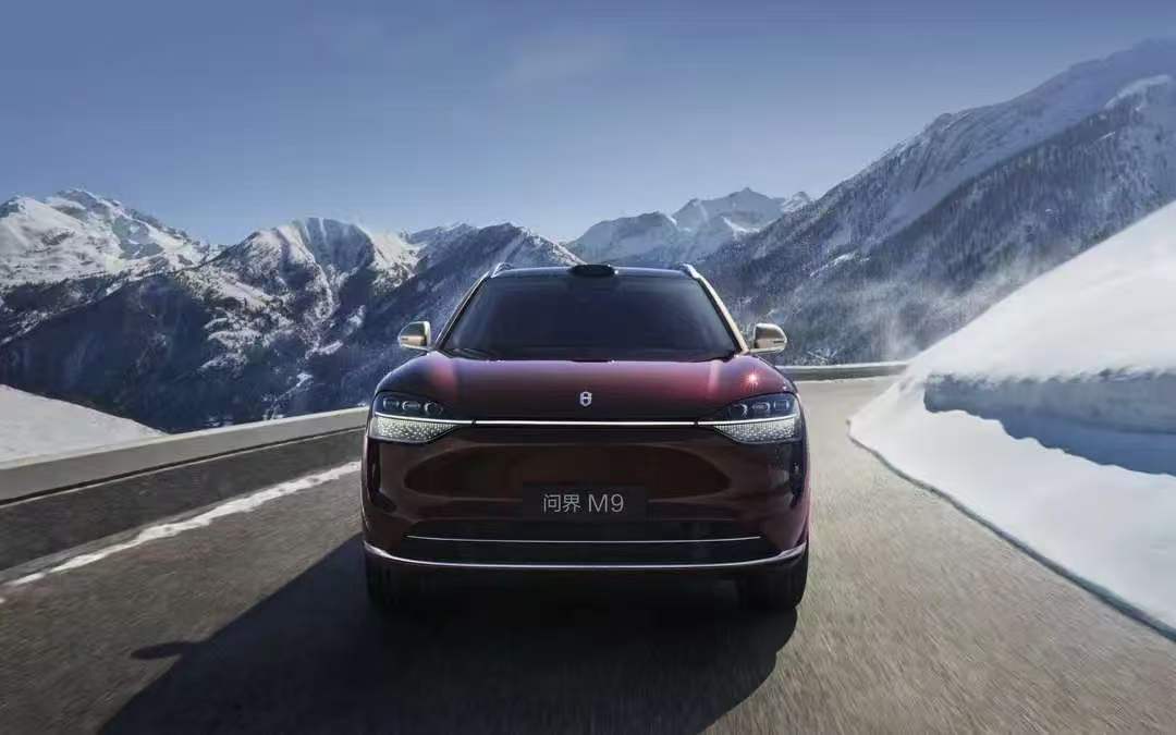 问界M9增程版搭载1.5T四缸增程器，44.8%顶尖热效率，百公里亏电油耗仅6.