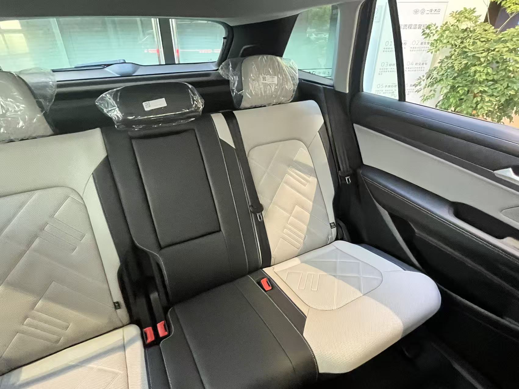 一汽大众全新揽巡震撼上市，硬核大五座 SUV 实力出圈！到店静态体验后，忍不住分